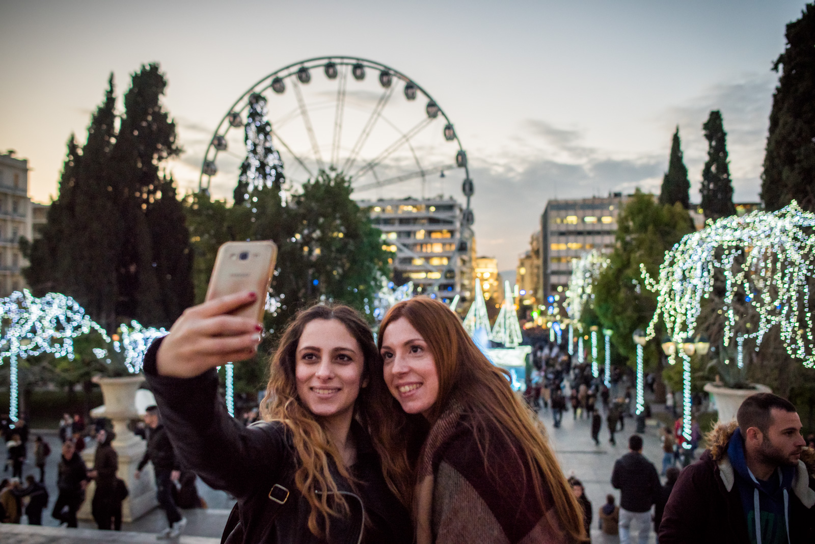 Η ρόδα στην πλατεία Συντάγματος παραμένει ακίνητη