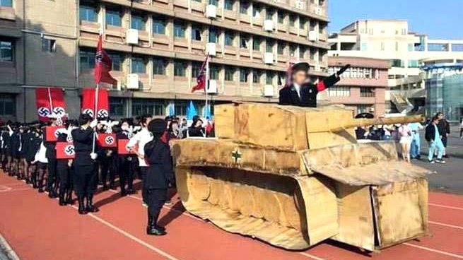 «Χαιρετίστε τον Χίτλερ αλλιώς το τανκ θα σας συνθλίψει ή θα οδηγηθείτε στον θάλαμο αερίων»