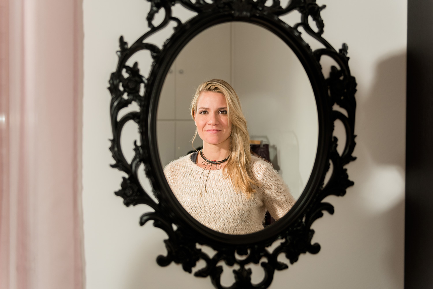 Θέλω να ευχαριστήσω από καρδιάς την εξαιρετικά ταλαντούχα και πάντα ένα βήμα μπροστά color haircut and hairstyle artist, Σοφία Νομικού. Χρόνια συνεργάτιδα των White Room Productions, του X❤factor, αλλά και τώρα στο ΣουΚου του Αντ1 με την Μαρία Μπεκατώρου. Περισσότερα στη σελίδα της στο Facebook και στο Instagram...