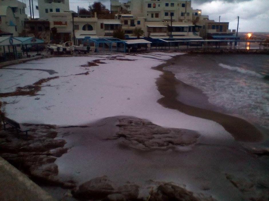 Μέχρι τη θάλασσα έφτασε το χιόνι - naxospress.gr