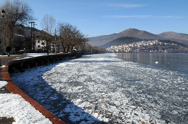 ΚΑΣΤΟΡΙΑ ΠΑΓΩΜΕΝΗ ΛΙΜΝΗ