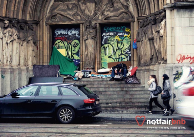 Ένα ψεύτικο Airbnb για αληθινούς άστεγους Ένα ψεύτικο Airbnb για αληθινούς άστεγους