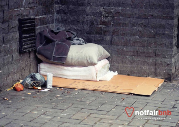 Ένα ψεύτικο Airbnb για αληθινούς άστεγους
