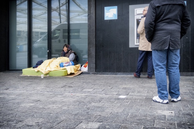 Ένα ψεύτικο Airbnb για αληθινούς άστεγους Ένα ψεύτικο Airbnb για αληθινούς άστεγους