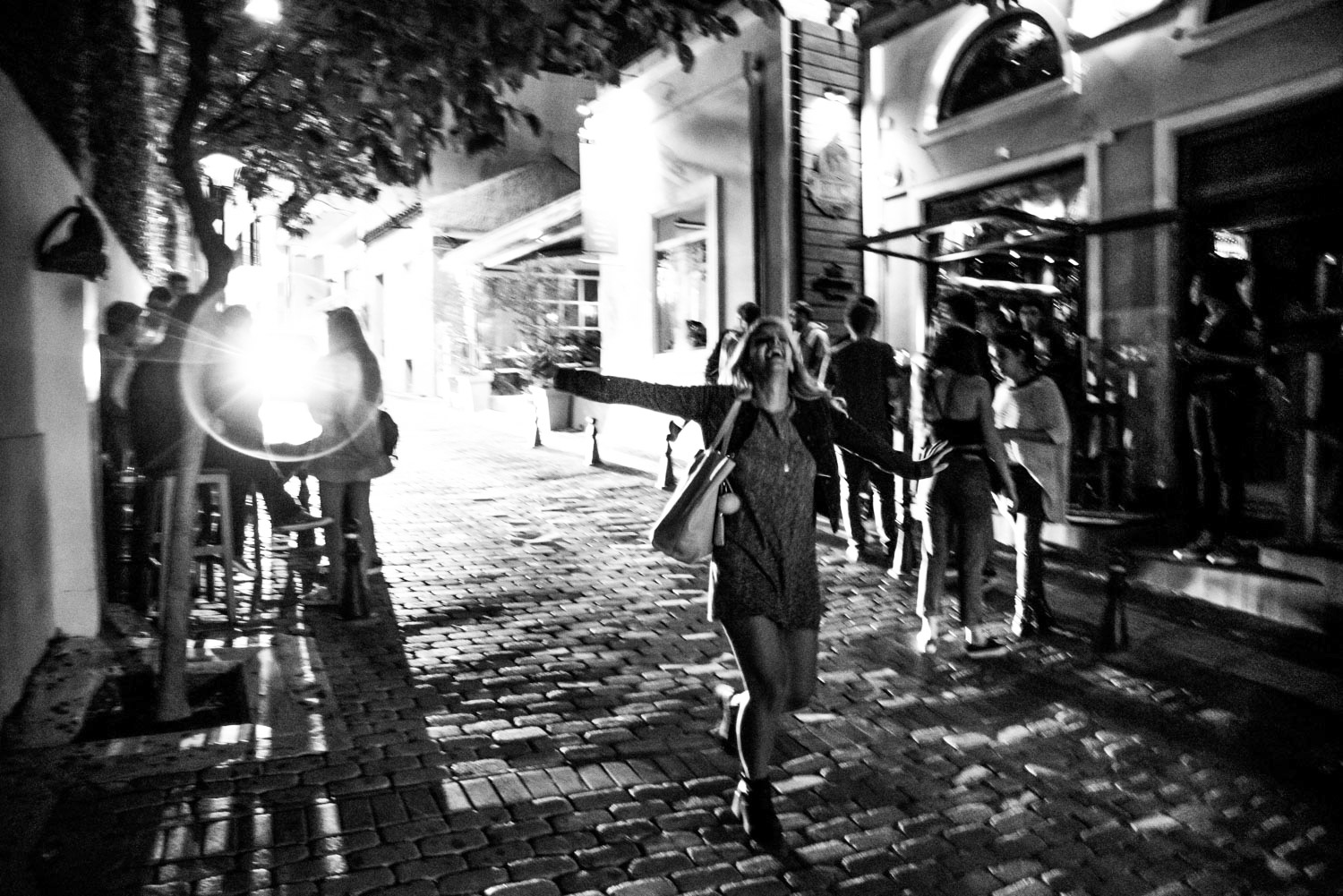 Την επόμενη εβδομάδα, υποσχέθηκα στον εαυτό μου ότι δεν θα πιω. Αυτή ήταν η τελευταία φωτογραφία που σώζεται από εκείνη τη βραδιά στην Κηφισιά. Τα συμπεράσματα δικά σας.