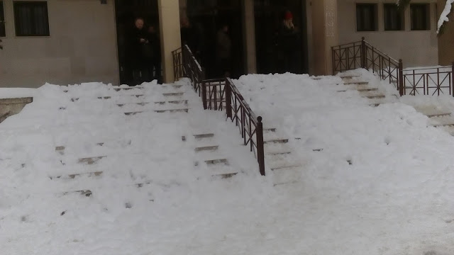 Ολικός παγετός στα Ιωάννινα - Είσοδος δικαστικού μεγάρου