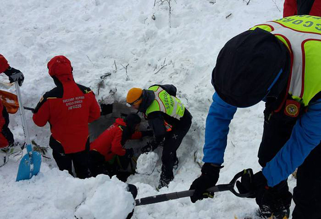 Θαύμα στην Ιταλία! Βρέθηκαν ζωντανοί έξι άνθρωποι Θαύμα στην Ιταλία! Βρέθηκαν ζωντανοί έξι άνθρωποι
