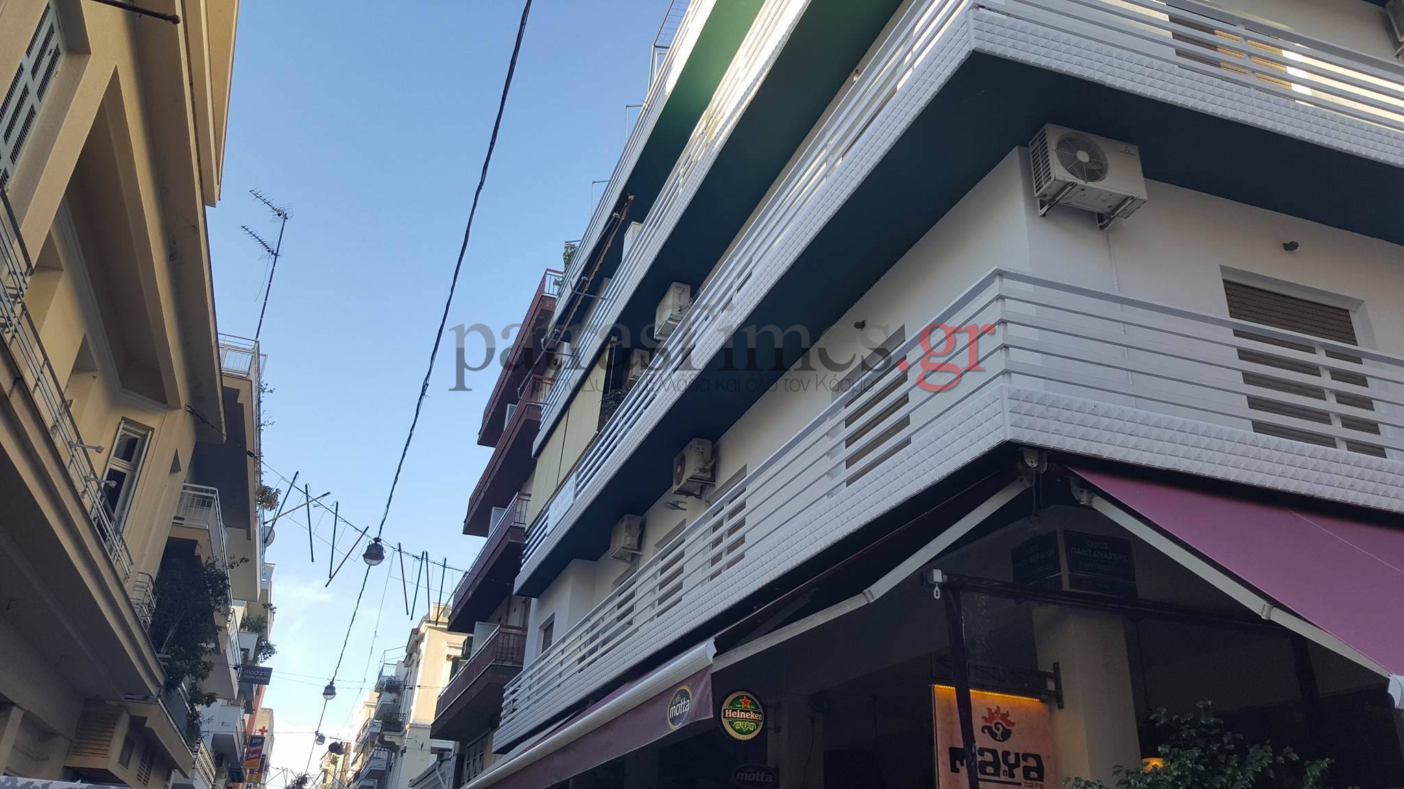  Φοιτητής κρεμάστηκε με τη ζώνη του στο μπαλκόνι του σπιτιού του (εικόνες)