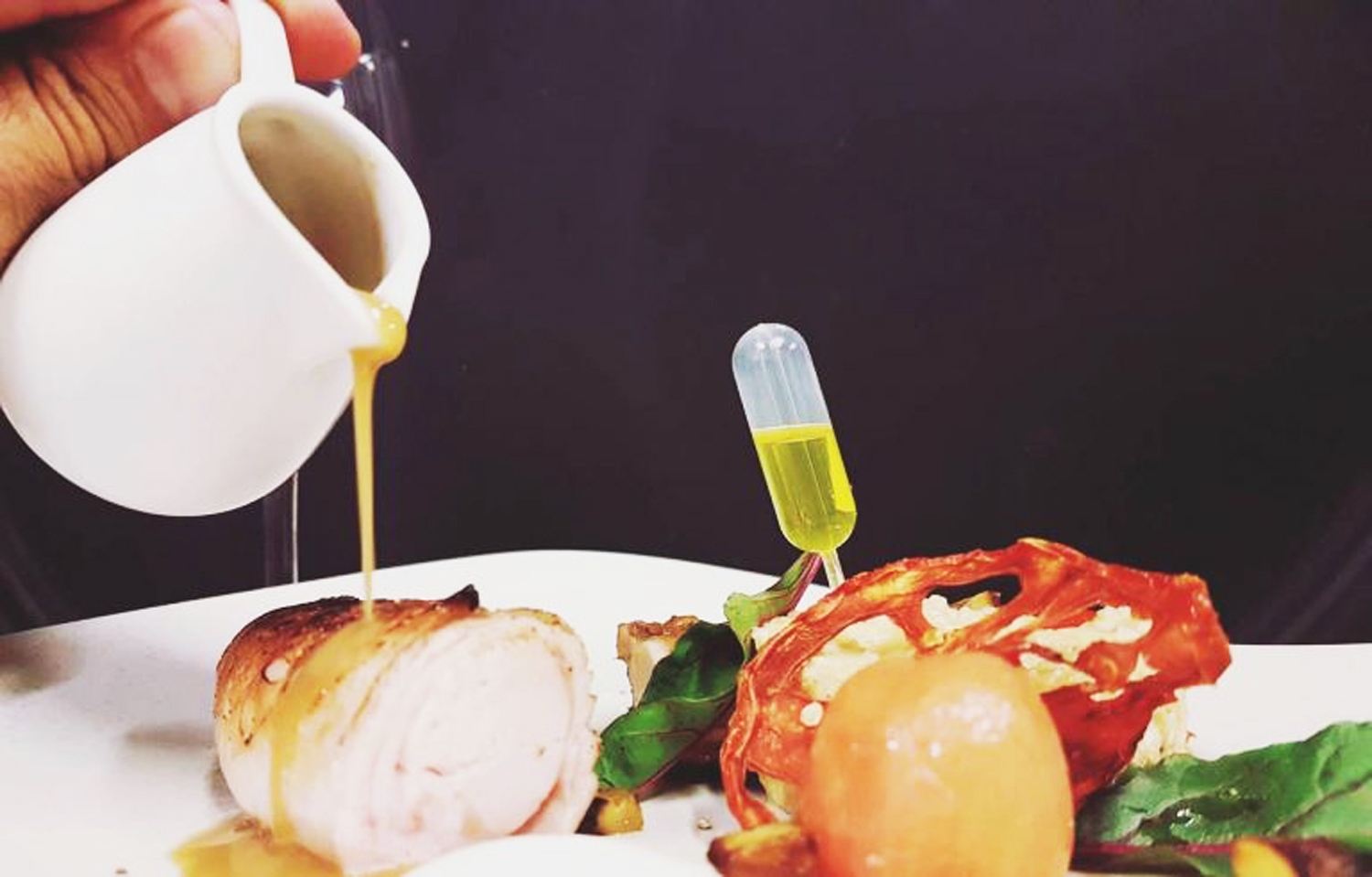 Kαλαμάρι με φαγόπυρο πατζάρι και κρέμα απο χόρτα