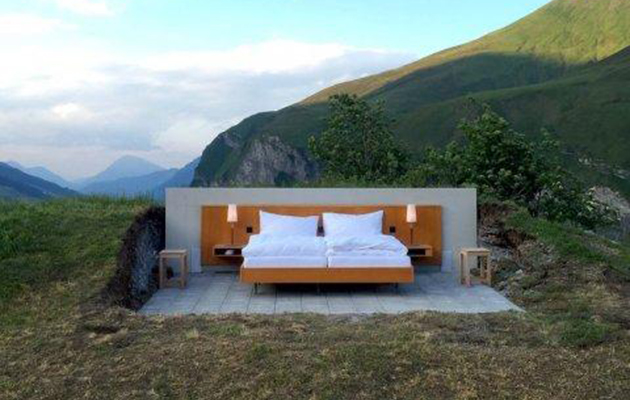 Το πιο μέσα στη φύση κατάλυμα με θέα τις ελβετικές Άλπεις