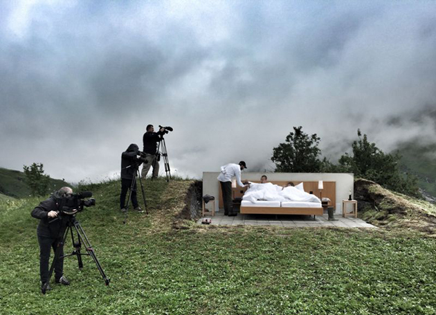 Το πιο μέσα στη φύση κατάλυμα με θέα τις ελβετικές Άλπεις