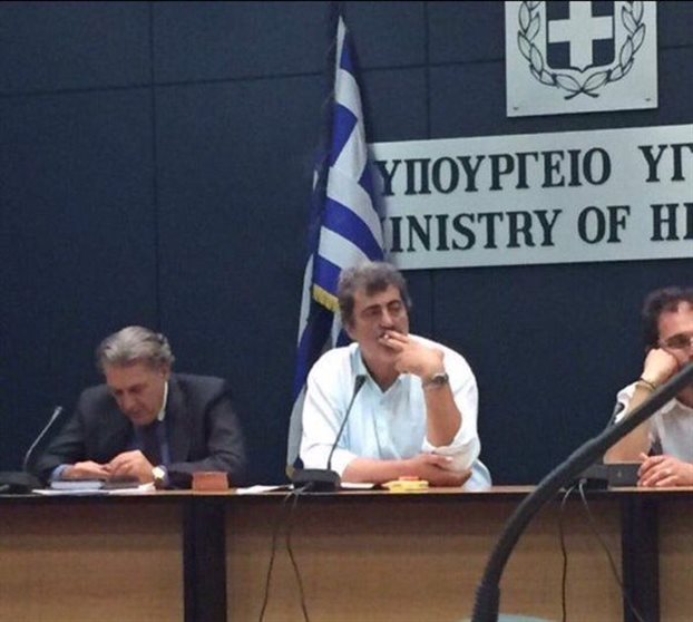 πολακης καπνισνα 