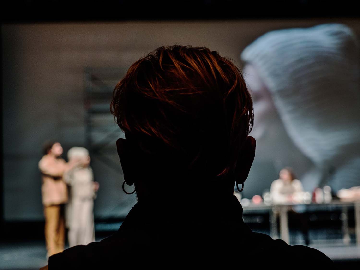 Ο Τάσος Βρεττός φωτογραφίζει τις πρόβες του «Δον Ζουάν» Ο Τάσος Βρεττός φωτογραφίζει τις πρόβες του «Δον Ζουάν»