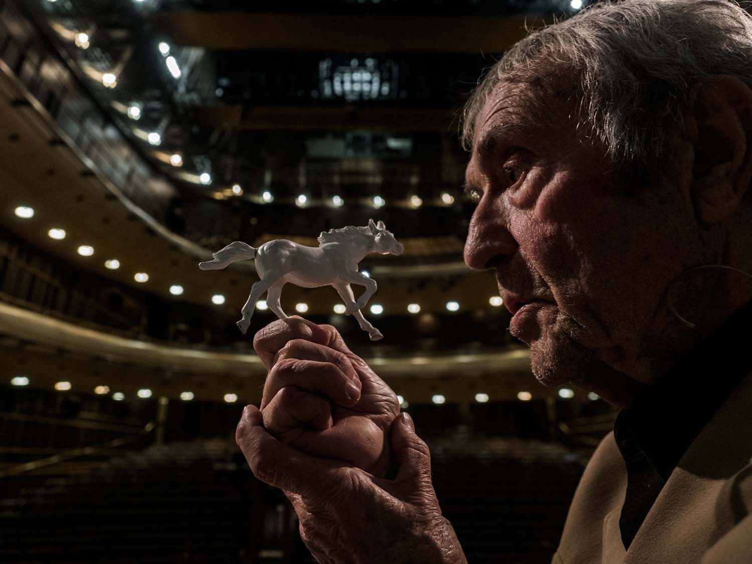 Ο Τάσος Βρεττός φωτογραφίζει τις πρόβες του «Δον Ζουάν» Ο Τάσος Βρεττός φωτογραφίζει τις πρόβες του «Δον Ζουάν»