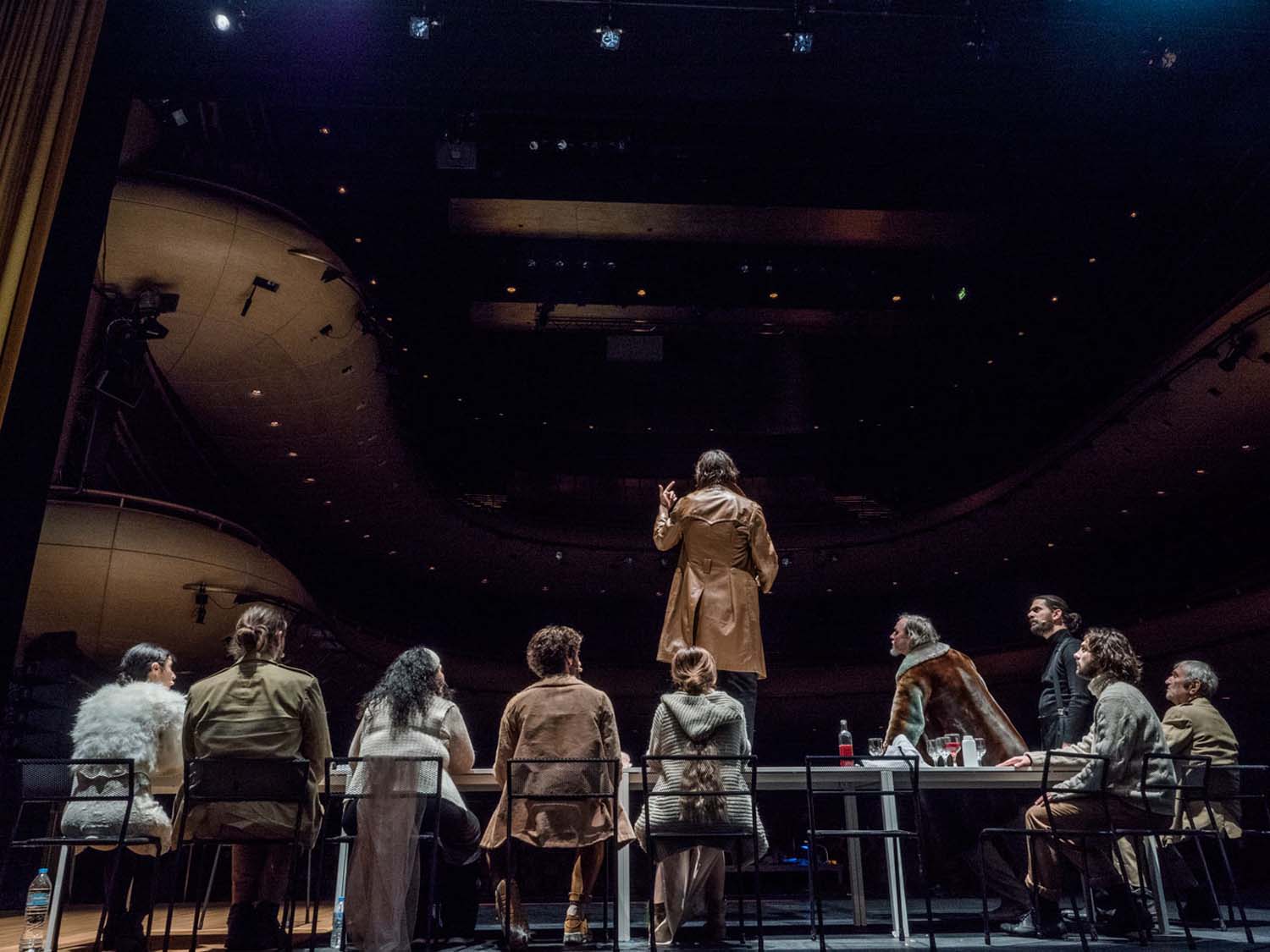 Ο Τάσος Βρεττός φωτογραφίζει τις πρόβες του «Δον Ζουάν» Ο Τάσος Βρεττός φωτογραφίζει τις πρόβες του «Δον Ζουάν»