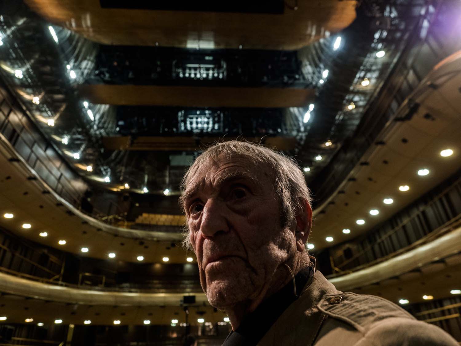 Ο Τάσος Βρεττός φωτογραφίζει τις πρόβες του «Δον Ζουάν» Ο Τάσος Βρεττός φωτογραφίζει τις πρόβες του «Δον Ζουάν»