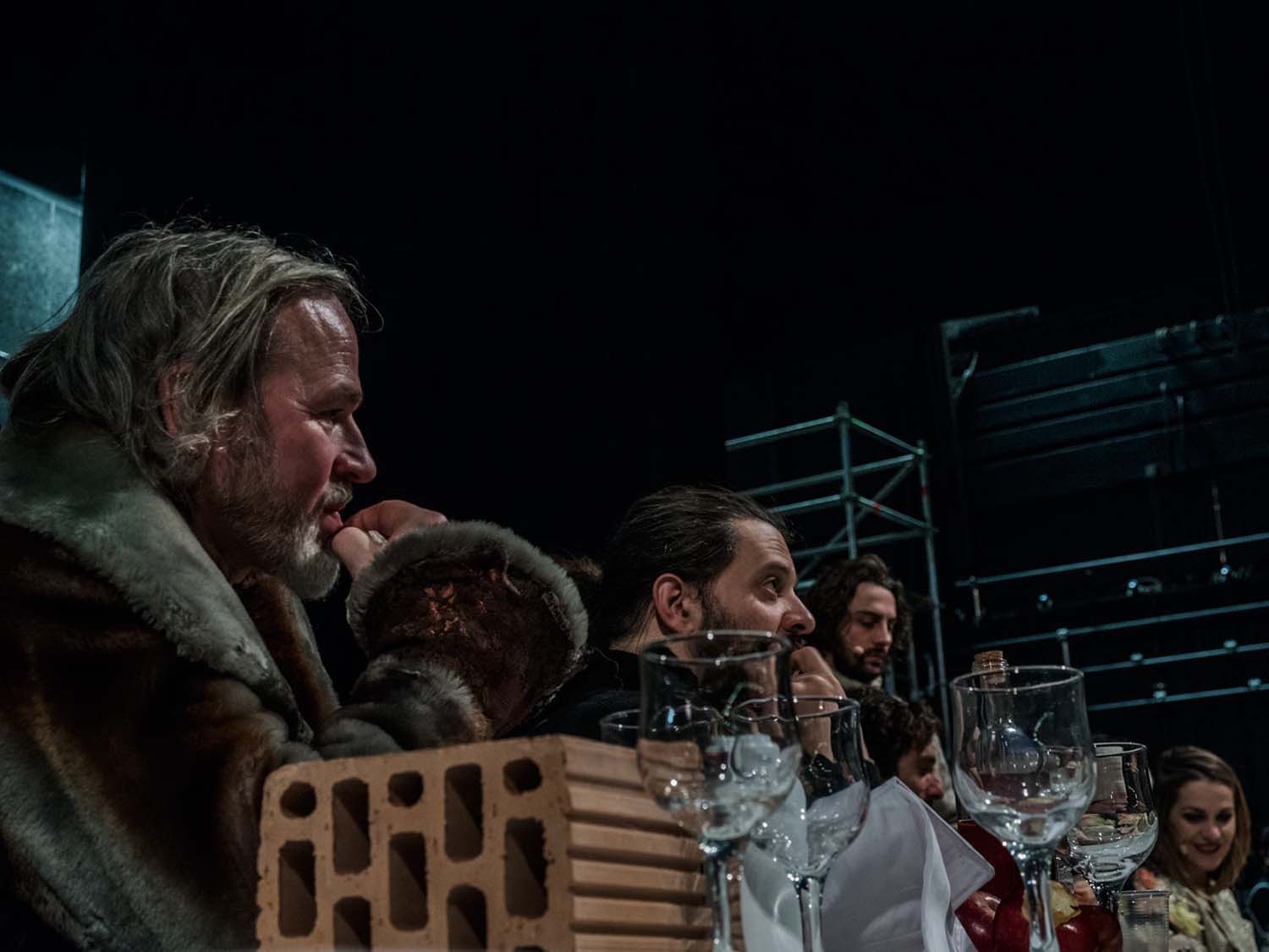 Ο Τάσος Βρεττός φωτογραφίζει τις πρόβες του «Δον Ζουάν»