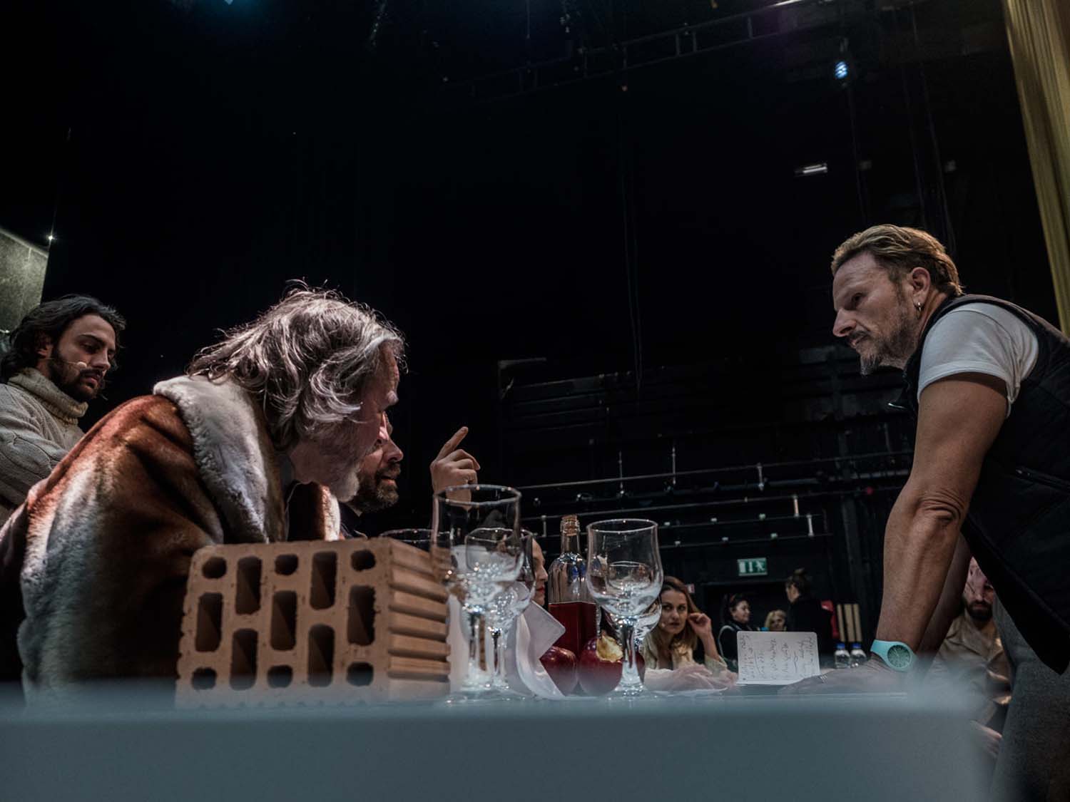 Ο Τάσος Βρεττός φωτογραφίζει τις πρόβες του «Δον Ζουάν» Ο Τάσος Βρεττός φωτογραφίζει τις πρόβες του «Δον Ζουάν»