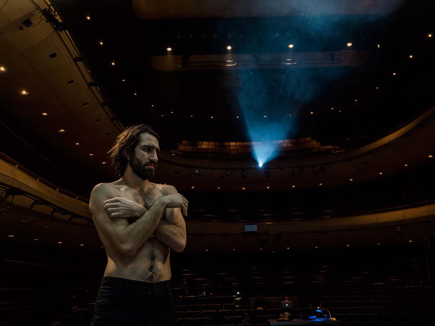 Ο Τάσος Βρεττός φωτογραφίζει τις πρόβες του «Δον Ζουάν» Ο Τάσος Βρεττός φωτογραφίζει τις πρόβες του «Δον Ζουάν»