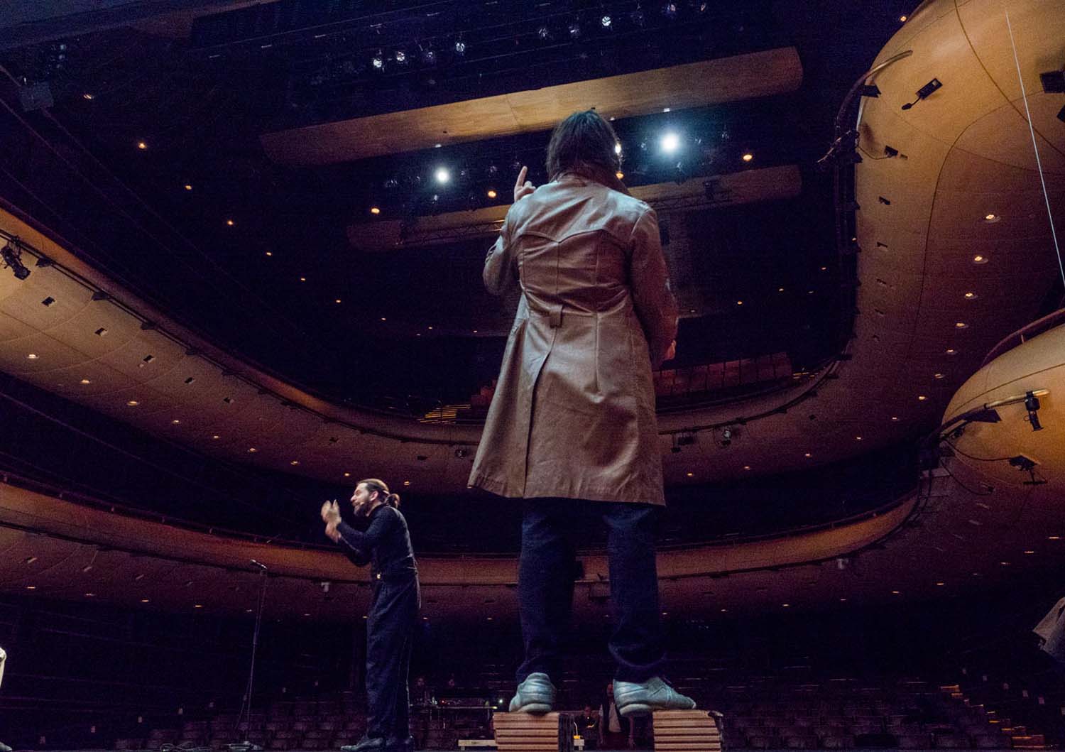 Ο Τάσος Βρεττός φωτογραφίζει τις πρόβες του «Δον Ζουάν» Ο Τάσος Βρεττός φωτογραφίζει τις πρόβες του «Δον Ζουάν»