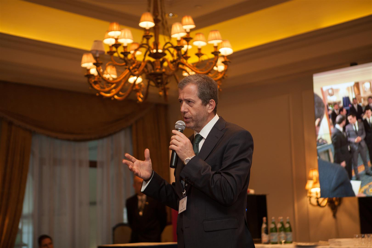 Ο Ανδρέας Ματθίδης, πρόεδρος της Πανελλήνιας Ένωσης Οινοχόων