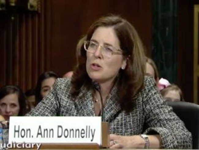 Παλιότερη φωτογραφία της Donelly επί τω έργω