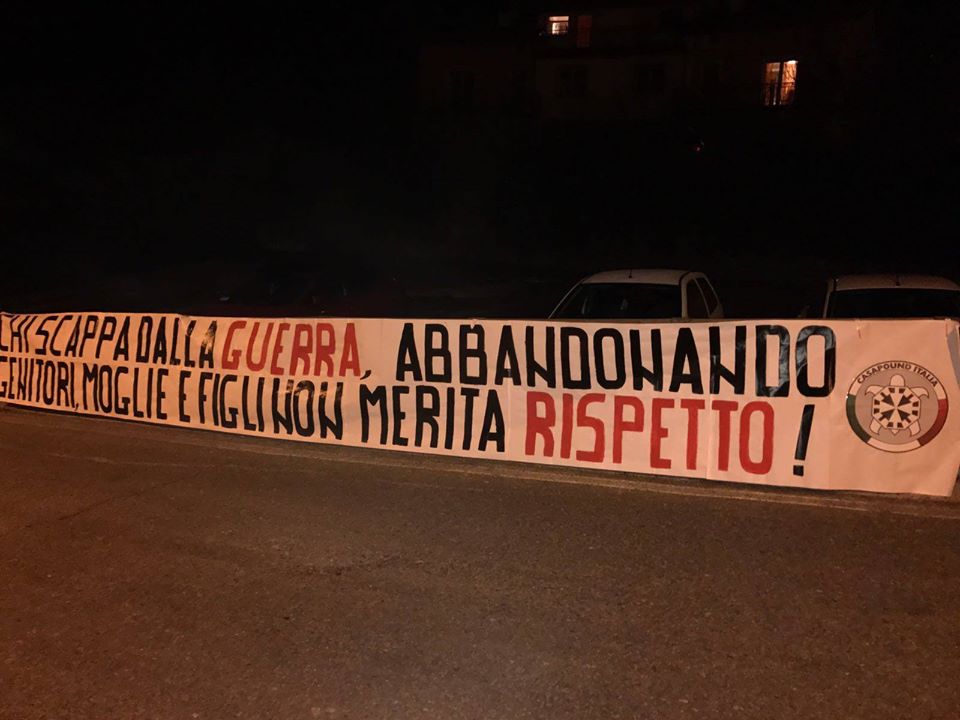 Δεκάδες ρατσιστικά πανό σε όλη την Ιταλία