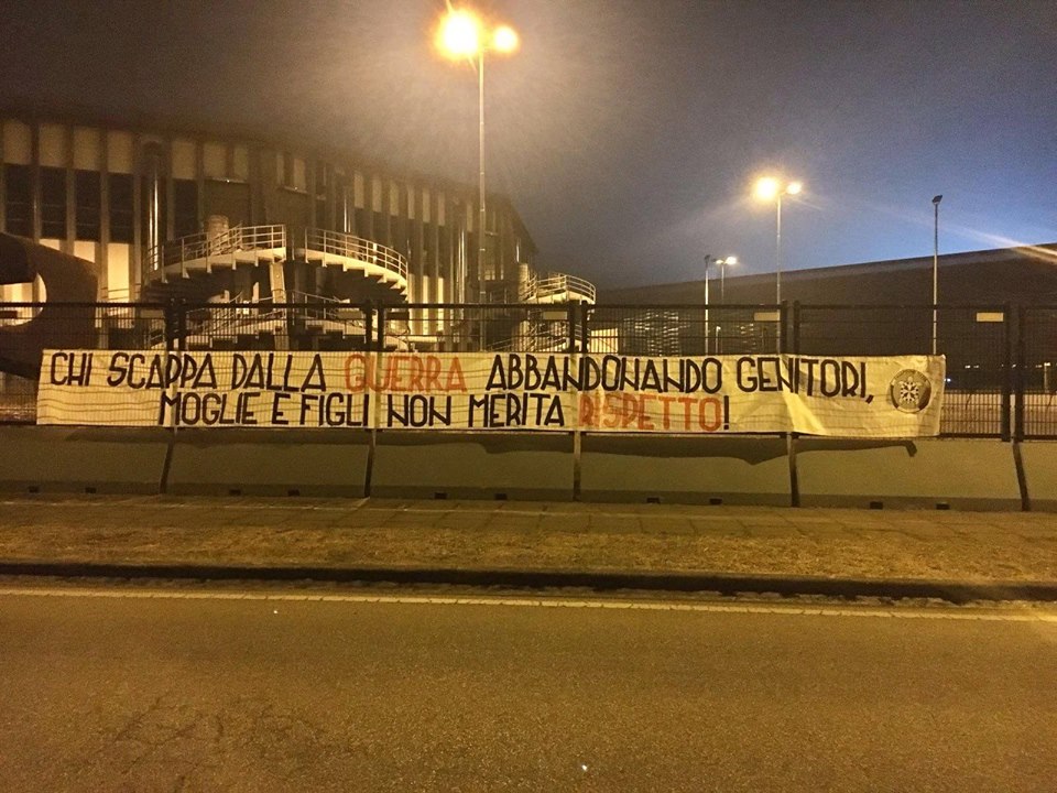 Δεκάδες ρατσιστικά πανό σε όλη την Ιταλία Δεκάδες ρατσιστικά πανό σε όλη την Ιταλία