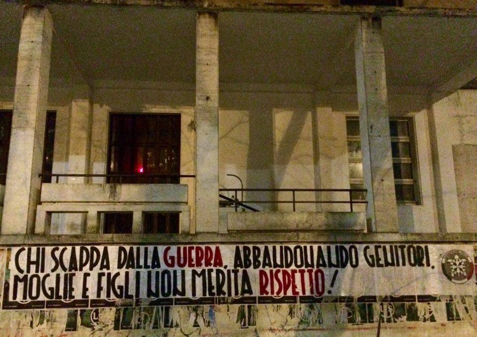 Δεκάδες ρατσιστικά πανό σε όλη την Ιταλία Δεκάδες ρατσιστικά πανό σε όλη την Ιταλία