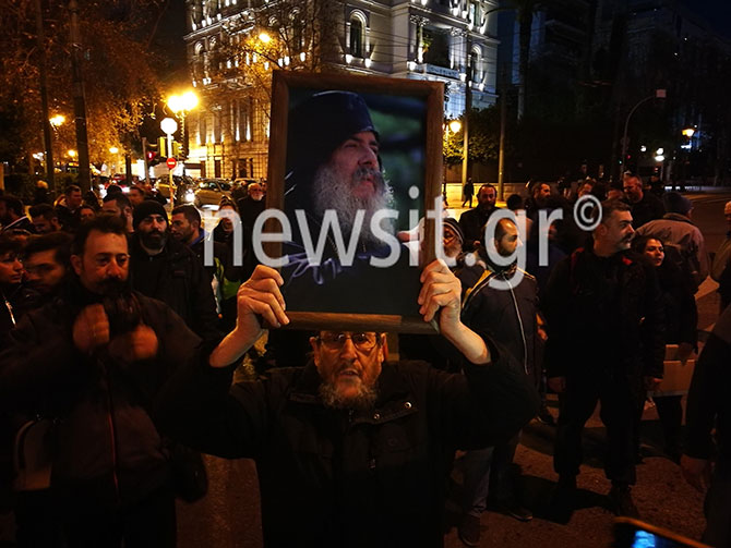 Αεκτζήδες εναντίον ΜΑΤ επειδή καταδικάστηκε ο ηγούμενος της Μονής Εσφιγμένου 