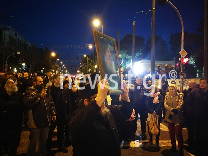 Αεκτζήδες εναντίον ΜΑΤ επειδή καταδικάστηκε ο ηγούμενος της Μονής Εσφιγμένου 