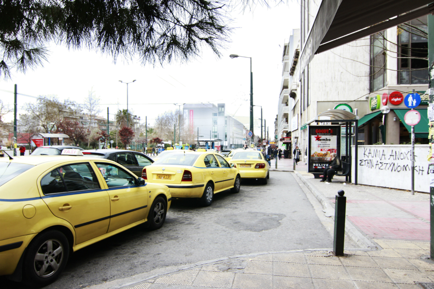 Συγγρού, ανεπίσημη πιάτσα ταξί 