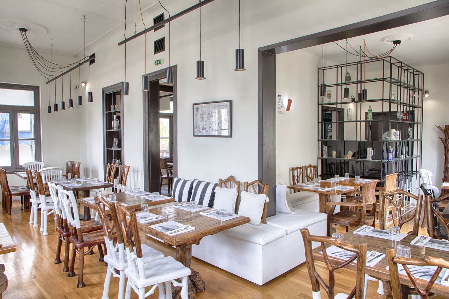 Η προσωποποίηση του πειρασμού στεγάζεται σε ένα πανέμορφο νεοκλασικό του 1896