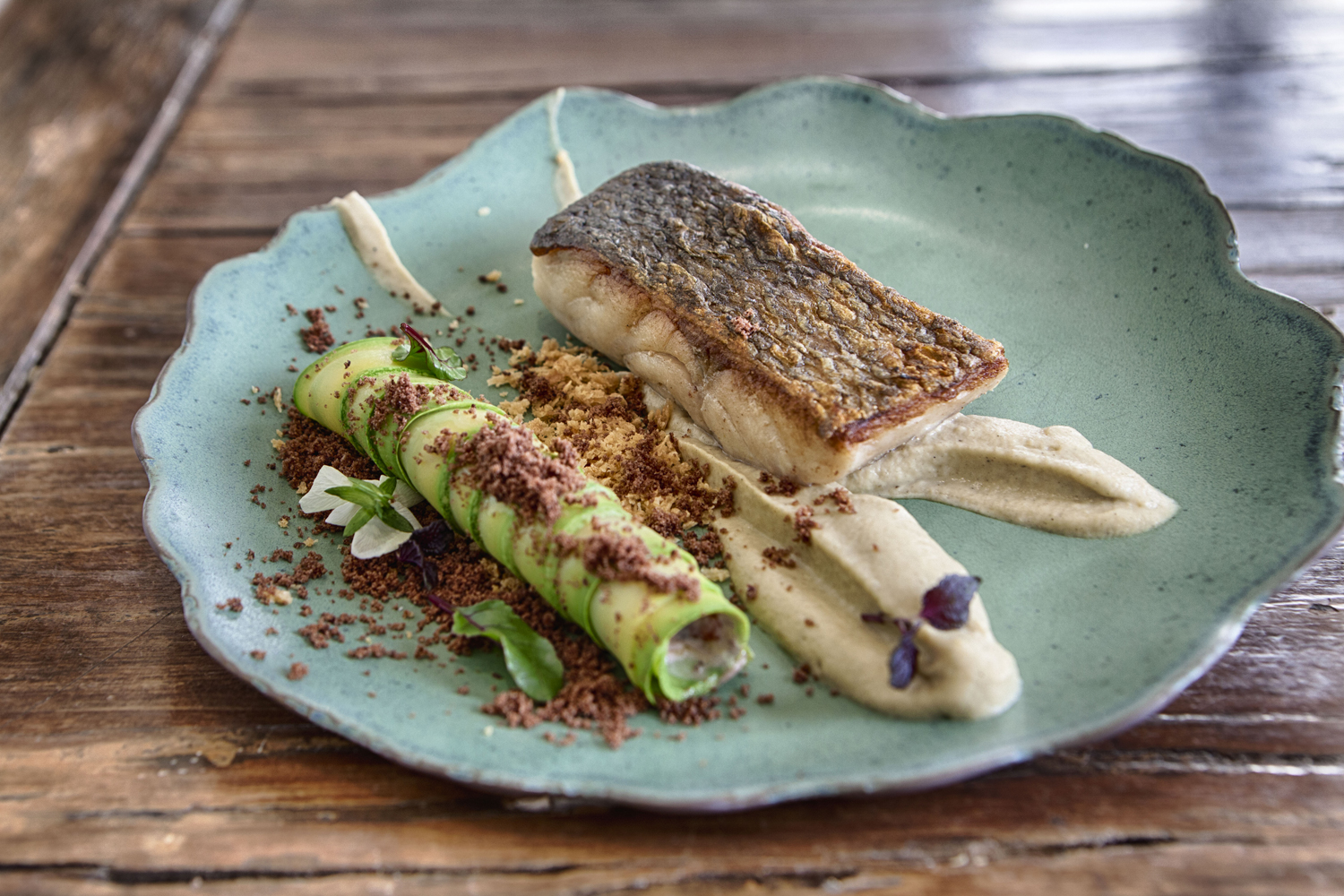 Λαβράκι με μελιτζάνα και κολοκύθι