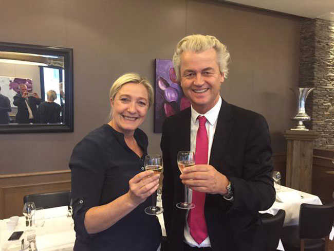 Σαμπάνιες και χαμόγελα με τον Ολλανδό ακροδεξιό ηγέτη Geert Wilders