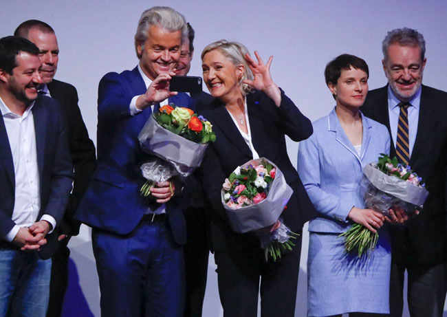 Ο Ιταλός Matteo Salvini, o Αυστριακός Harald Vilimsky, ο Ολλανδός Geert Wilders, η Marine Le Pen και η Γερμανίδα Frauke Petry στη Σύνοδο Κορυφής ακροδεξιών κομμάτων στις 21 Ιανουαρίου