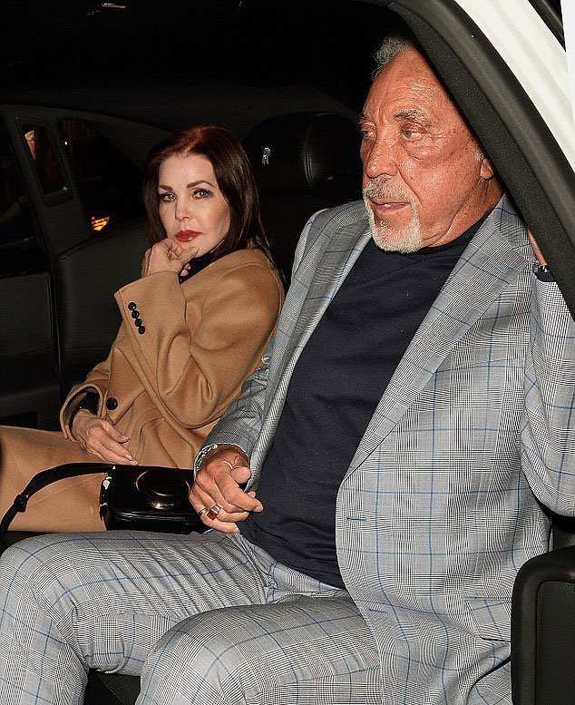 Τομ Τζόουνς και Πρισίλα Πρίσλεϊ Τομ Τζόουνς και Πρισίλα Πρίσλεϊ