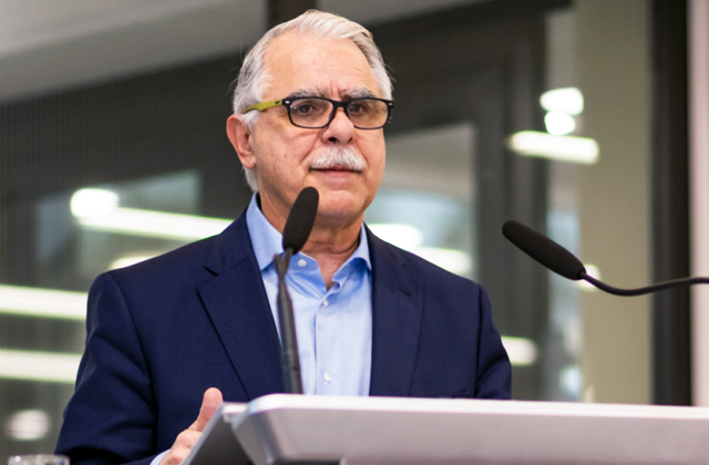 «Οι γέφυρες χτίζονται πιο δύσκολα από τα τείχη, αλλά είναι πολύ πιο αποτελεσματικές», είπε ο υφυπουργός Γιάννης Μπαλάφας «Οι γέφυρες χτίζονται πιο δύσκολα από τα τείχη, αλλά είναι πολύ πιο αποτελεσματικές», είπε ο υφυπουργός Γιάννης Μπαλάφας