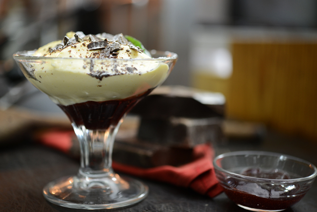 Fondant σοκολάτας με φρέσκιες φράουλες και mascarpone