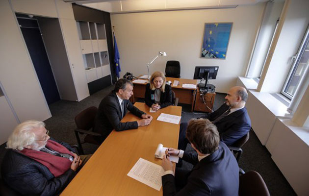 H χώρα βρίσκεται ξανά με την πλάτη στον τοίχο H χώρα βρίσκεται ξανά με την πλάτη στον τοίχο