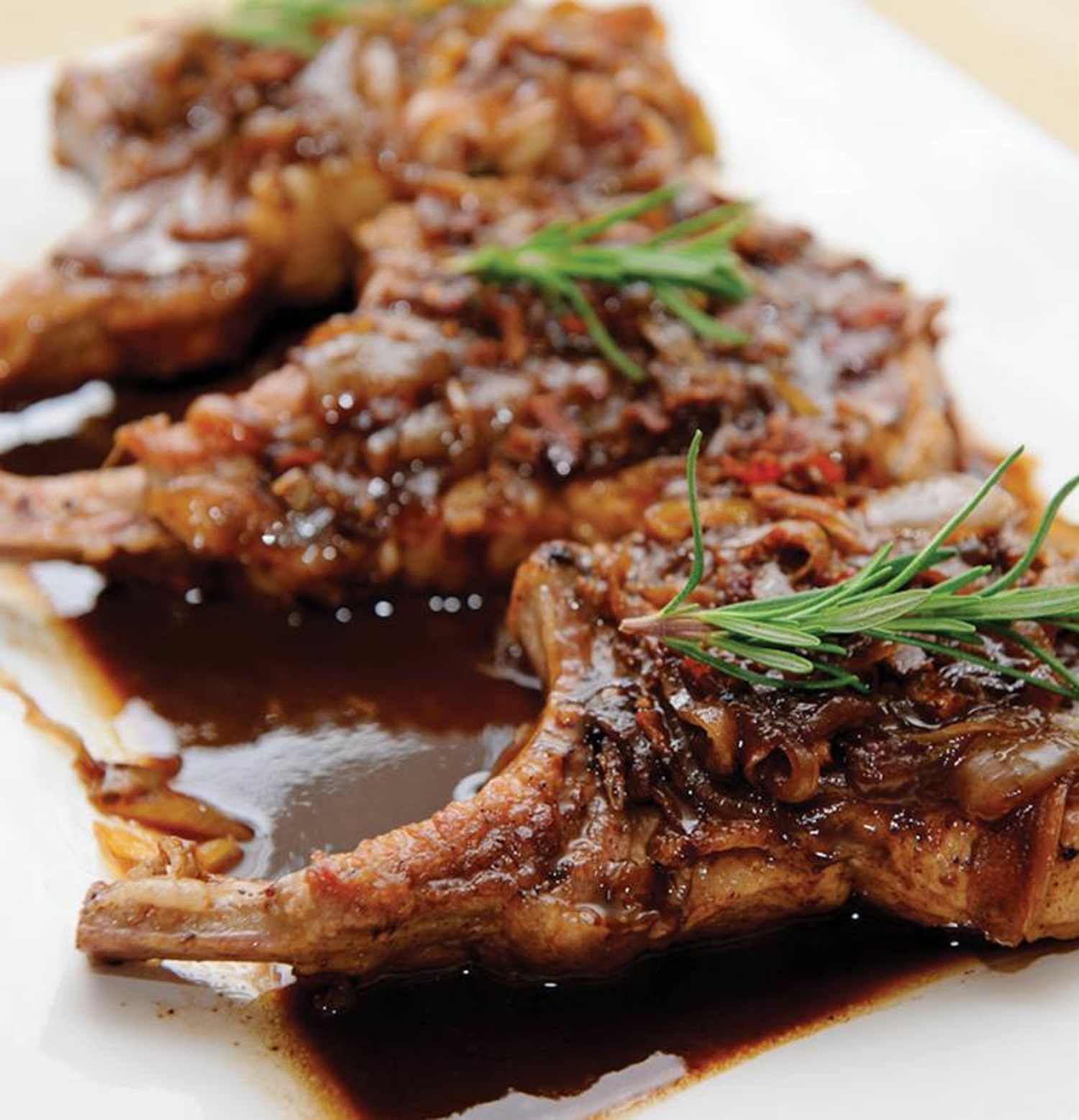 Τσίκνισμα με στιλ στο εστιατόριο Parliament του NJV Athens Plaza