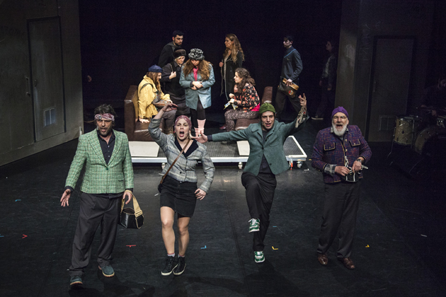 Το έργο του Γερμανού Φόλκερ Λούντβιχ φτάνει Ομόνοια, Βικτώρια, Πειραιά και γίνεται ο καθρέφτης μας  στη Στέγη του Ιδρύματος Ωνάση 