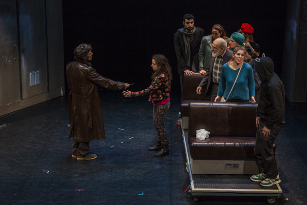 Το έργο του Γερμανού Φόλκερ Λούντβιχ φτάνει Ομόνοια, Βικτώρια, Πειραιά και γίνεται ο καθρέφτης μας  στη Στέγη του Ιδρύματος Ωνάση 