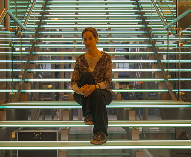 Το έργο του Γερμανού Φόλκερ Λούντβιχ φτάνει Ομόνοια, Βικτώρια, Πειραιά και γίνεται ο καθρέφτης μας  στη Στέγη του Ιδρύματος Ωνάση 