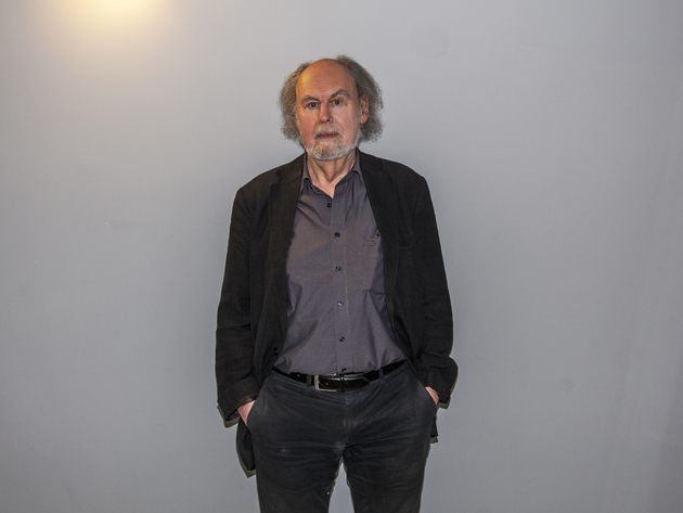 Το έργο του Γερμανού Φόλκερ Λούντβιχ φτάνει Ομόνοια, Βικτώρια, Πειραιά και γίνεται ο καθρέφτης μας  στη Στέγη του Ιδρύματος Ωνάση 