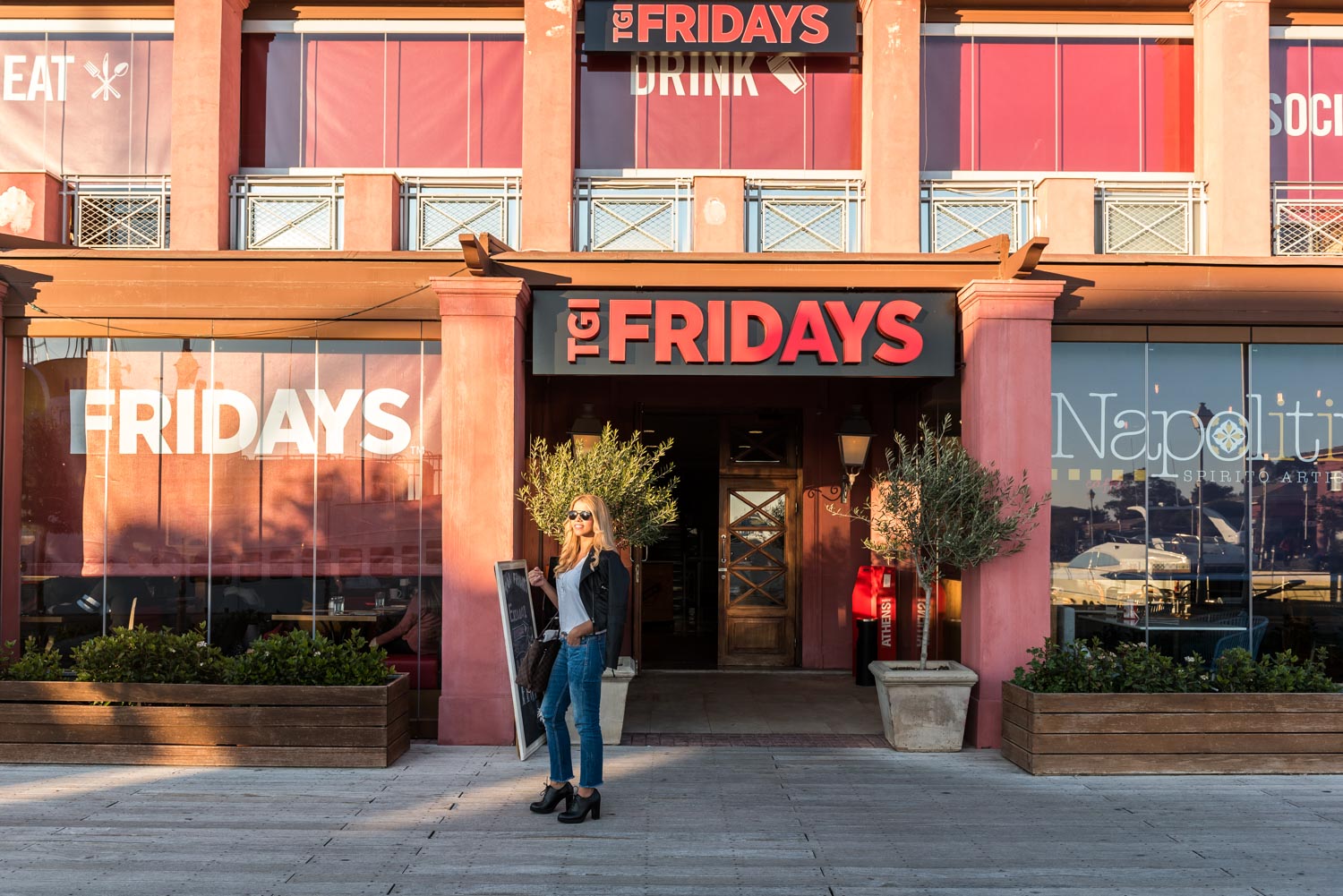 Ευχαριστώ μέσα από την καρδιά μου τα Fridays της Μαρίνας Φλοίσβου, που με ανέχτηκαν στην κουζίνα τους, ενώ έξω γινόταν το σώσε από κόσμο. Κορίτσια και αγόρια, τα λέμε την επόμενη εβδομάδα με νέες περιπέτειες. 