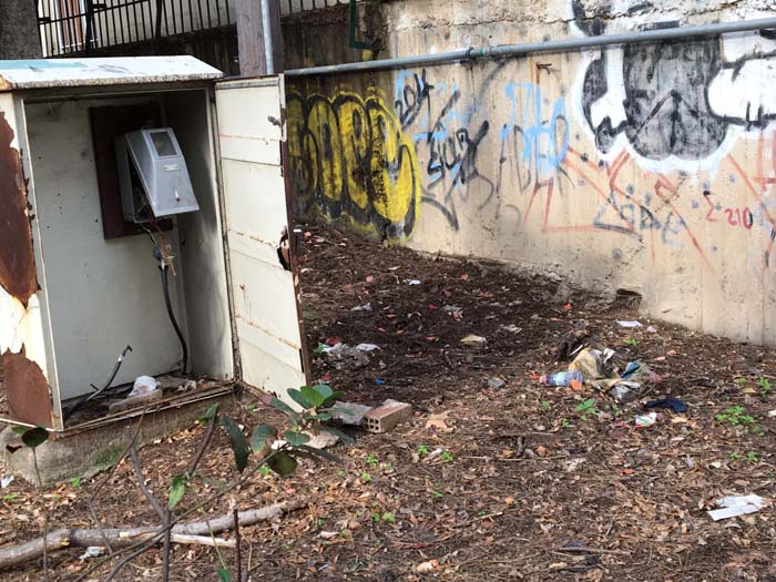 Συνήθεις εικόνες βρωμιάς στους χώρους του πρασίνου στο Πεδίον του Άρεως