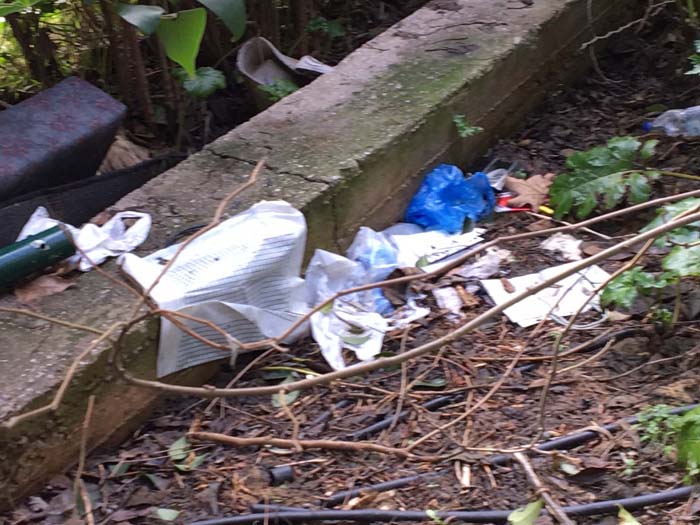 Συνήθεις εικόνες βρωμιάς στους χώρους του πρασίνου στο Πεδίον του Άρεως