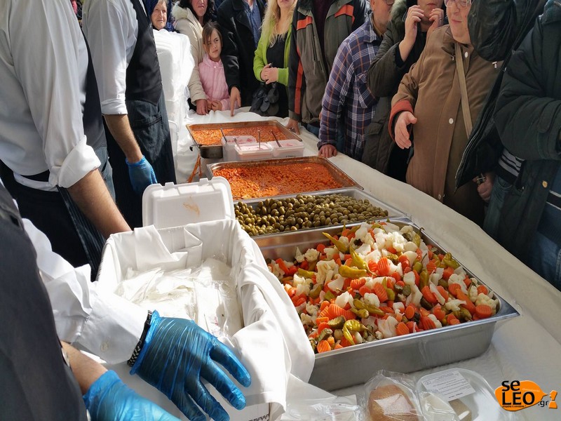 Ουρές για ένα πιάτο φαγητό στη Θεσσαλονίκη 