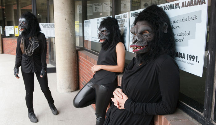 Guerrilla Girls Στέγη Ιδρύματος Ωνάση Trump Commemorative Months